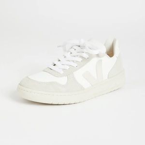 NWB Veja V-10 Sneakers